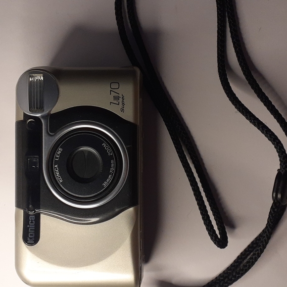 Konica Z - Up Super Point and shoot 35 mm film camera Untested - Picture 7 of 13